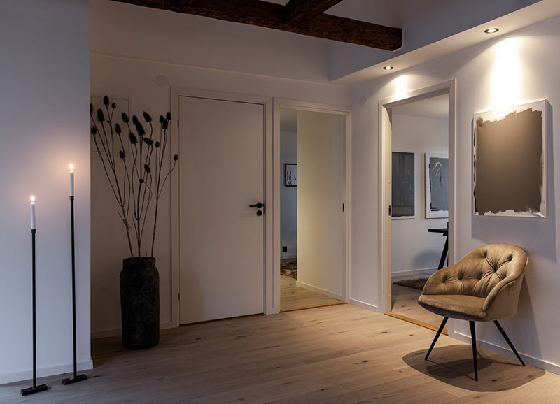 瑞典时尚阁楼公寓 | 玻璃隔墙与木梁的完美结合-24