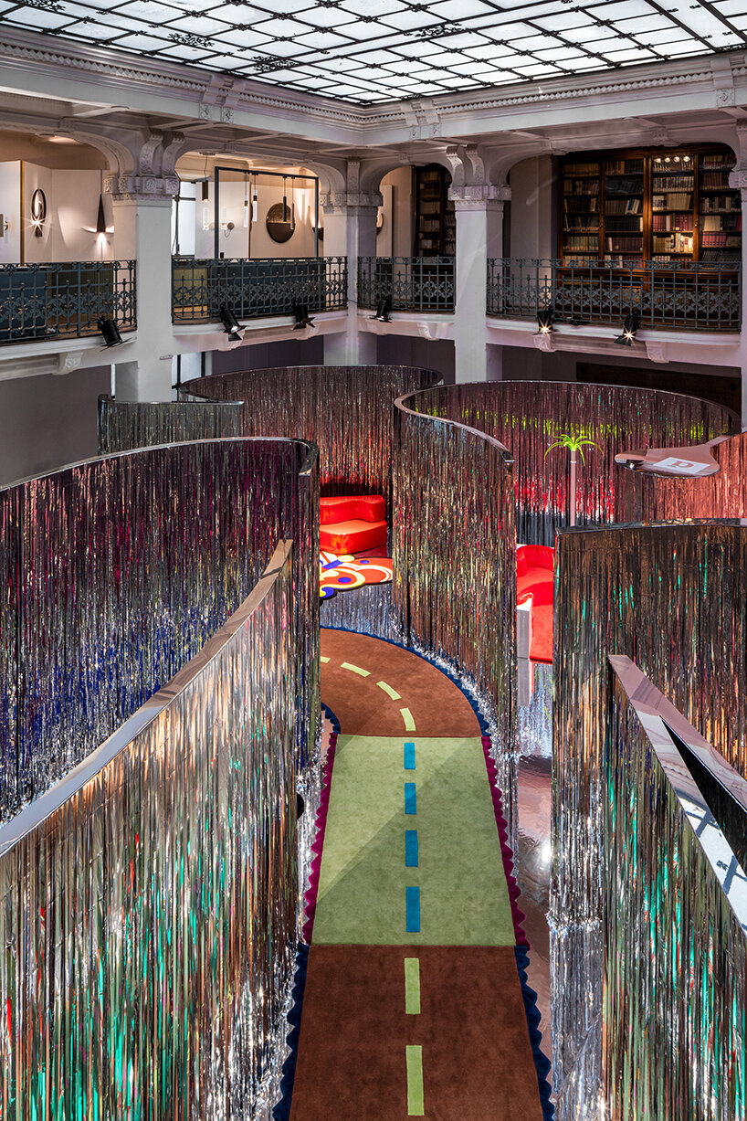 《Ultrafavola | Poltronova Beyond the Mirror》展览打造超现实设计迷宫-4