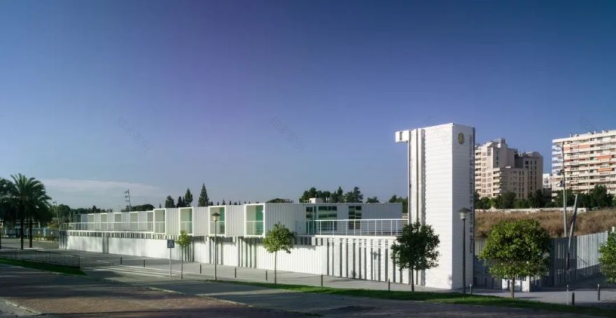 模块化集装箱码头,打造塞维利亚多功能游轮空间-9