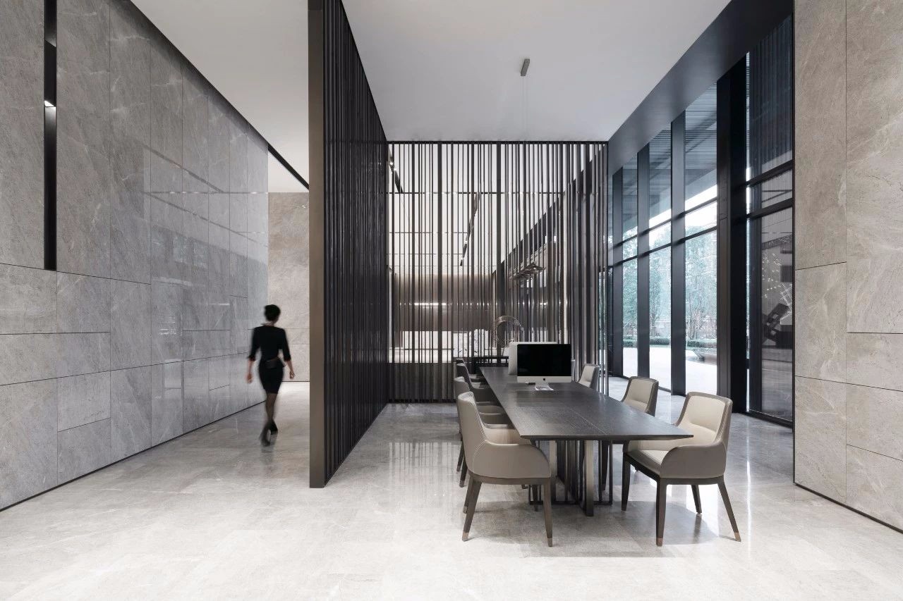 融创哈尔滨四季印象营销中心与样板房 | 东西方文化交融的现代空间设计-15