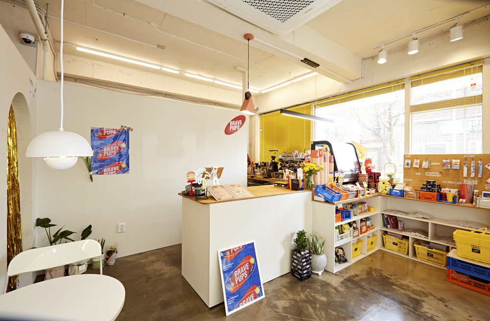 温馨小物打造 12 平米甜品咖啡厅-5