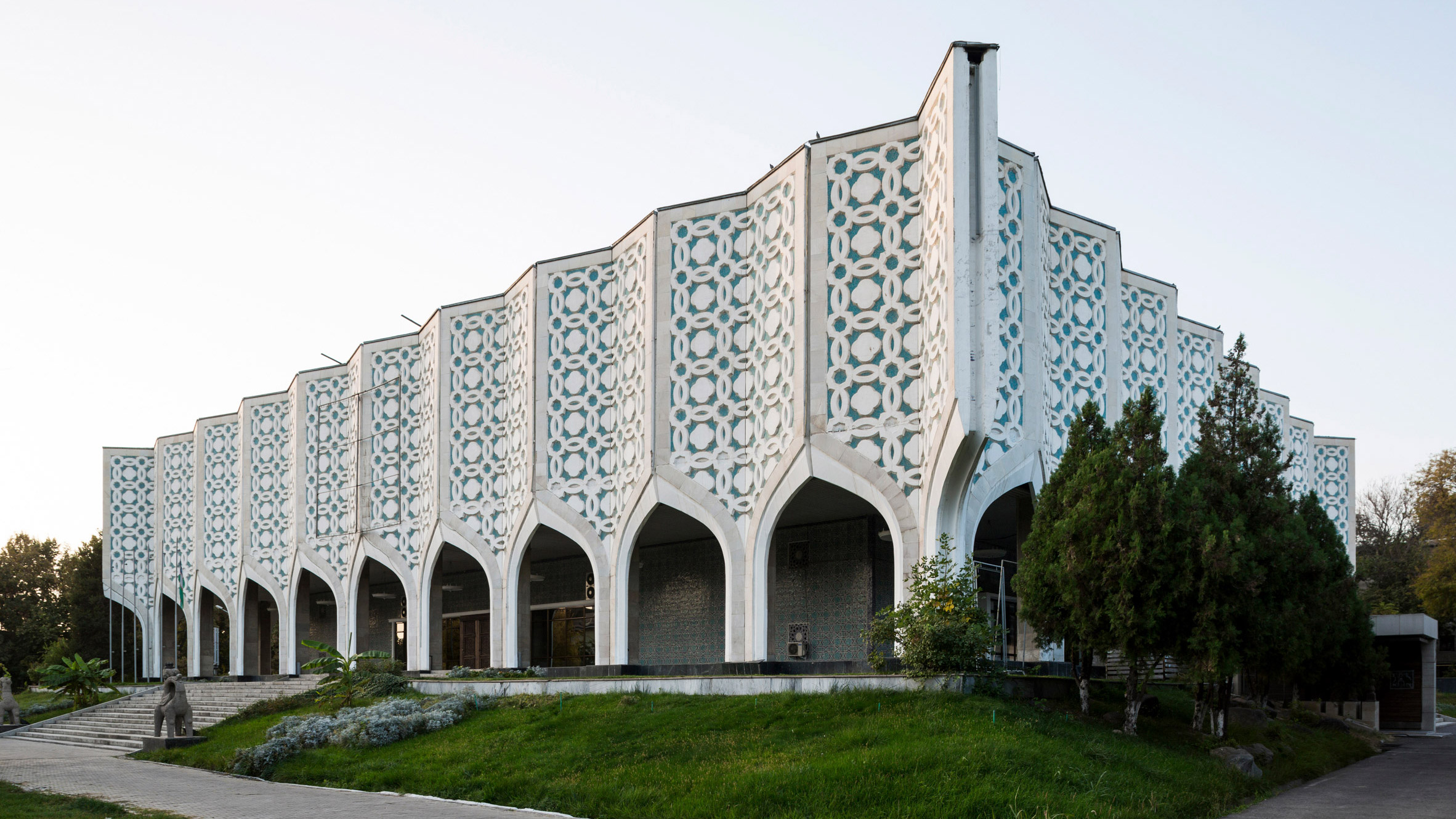 彩色苏联建筑的混搭魅力-0