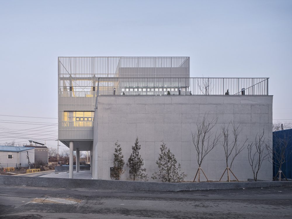借鉴工厂建筑和钢结构几何感和谐的仓储式办公楼设计丨韩国南杨州市丨戈者设计-10