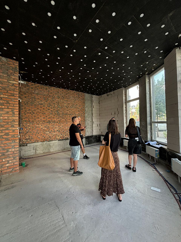 爱芝野甜品酒吧

注：由于OI CHI YE可能并非常见词汇，推测为品牌名音译，这里按发音给出一种可能的翻译，若有特定含义请提供更多背景信息 丨乌克兰基辅-30