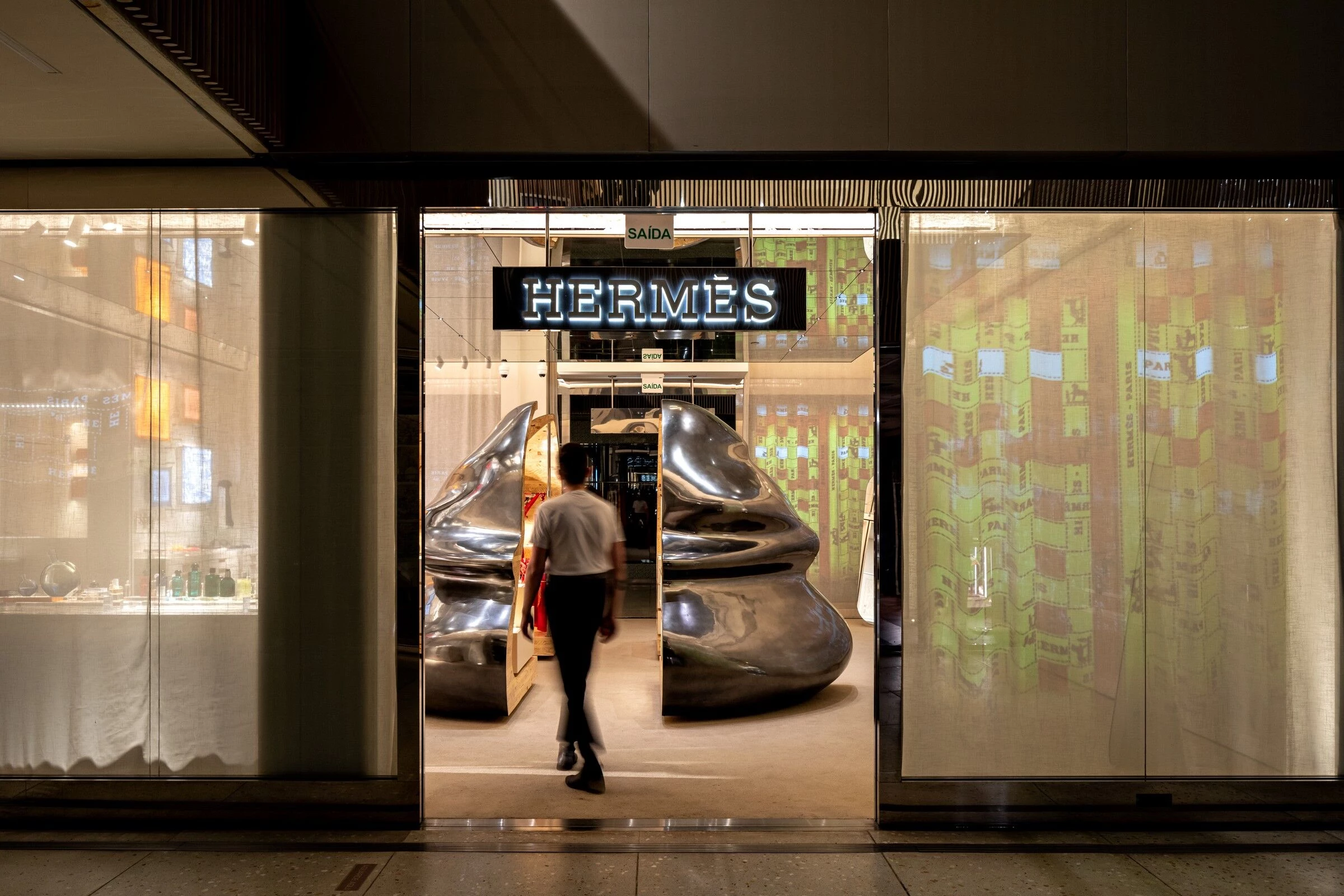 巴西爱马仕快闪店丨巴西圣保罗丨Estudio Guto Requena-12