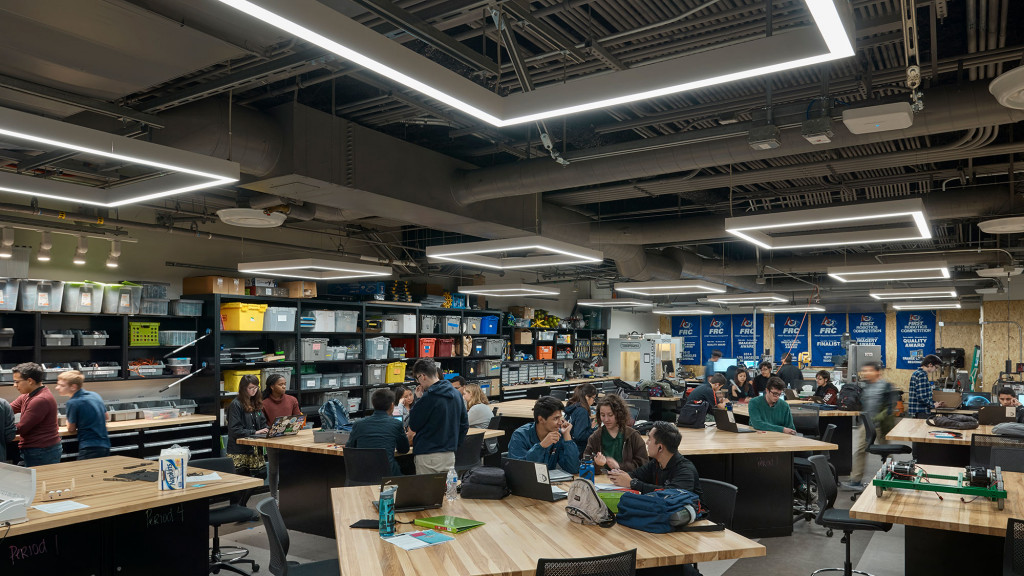 废弃办公楼变身高中新典范-8