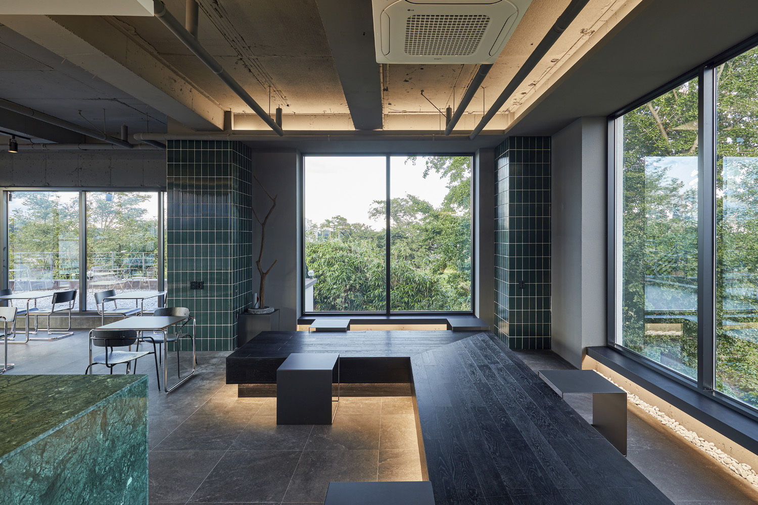 首尔 80 平咖啡厅，打造城市观景露台-8