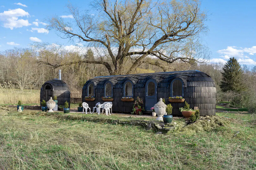 纽约上州“霍比特小屋” | 英式田园与复古 Airstream 的完美融合-4