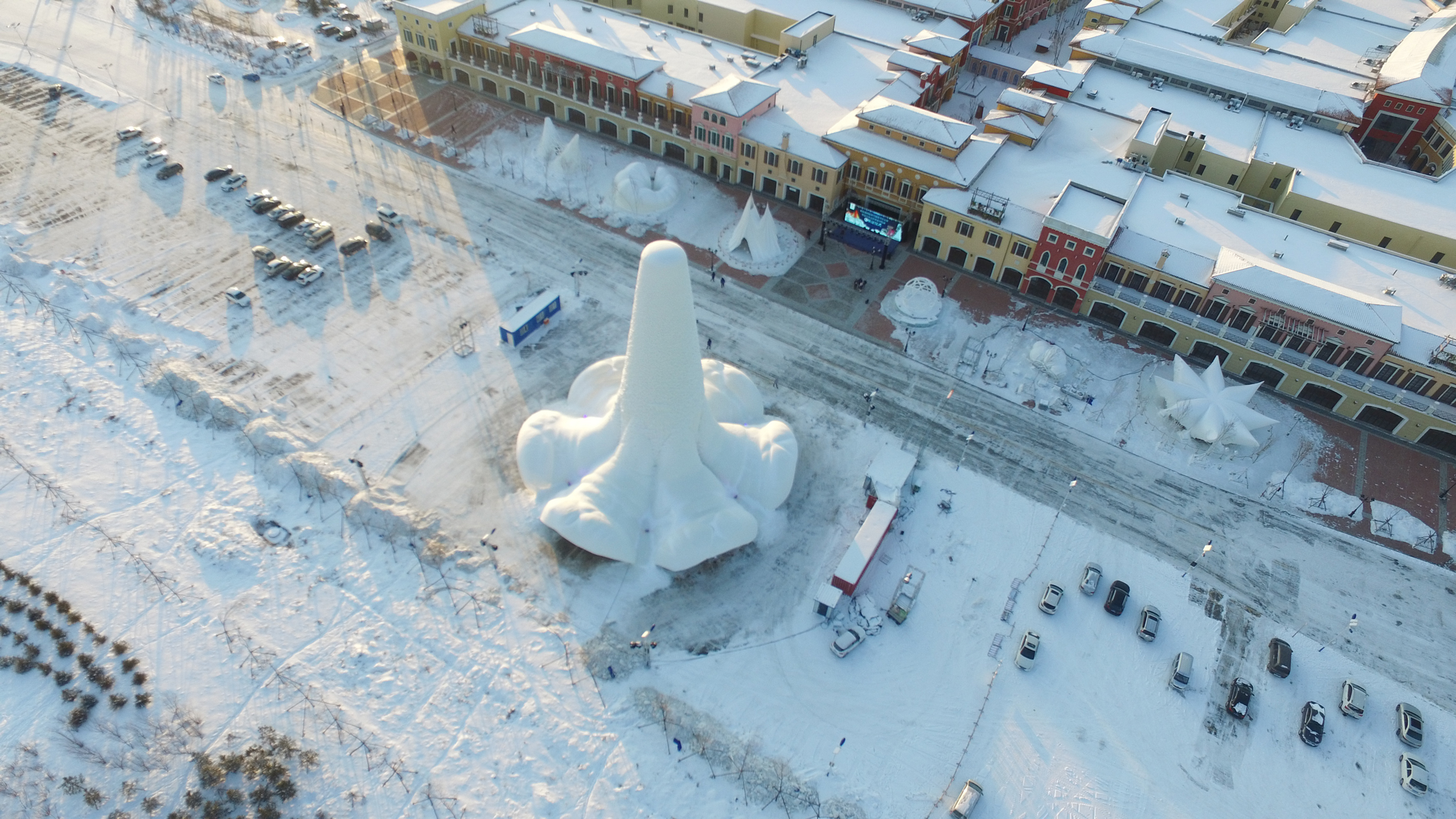 World's tallest ice tower built with the shape of a flamenco dress-4