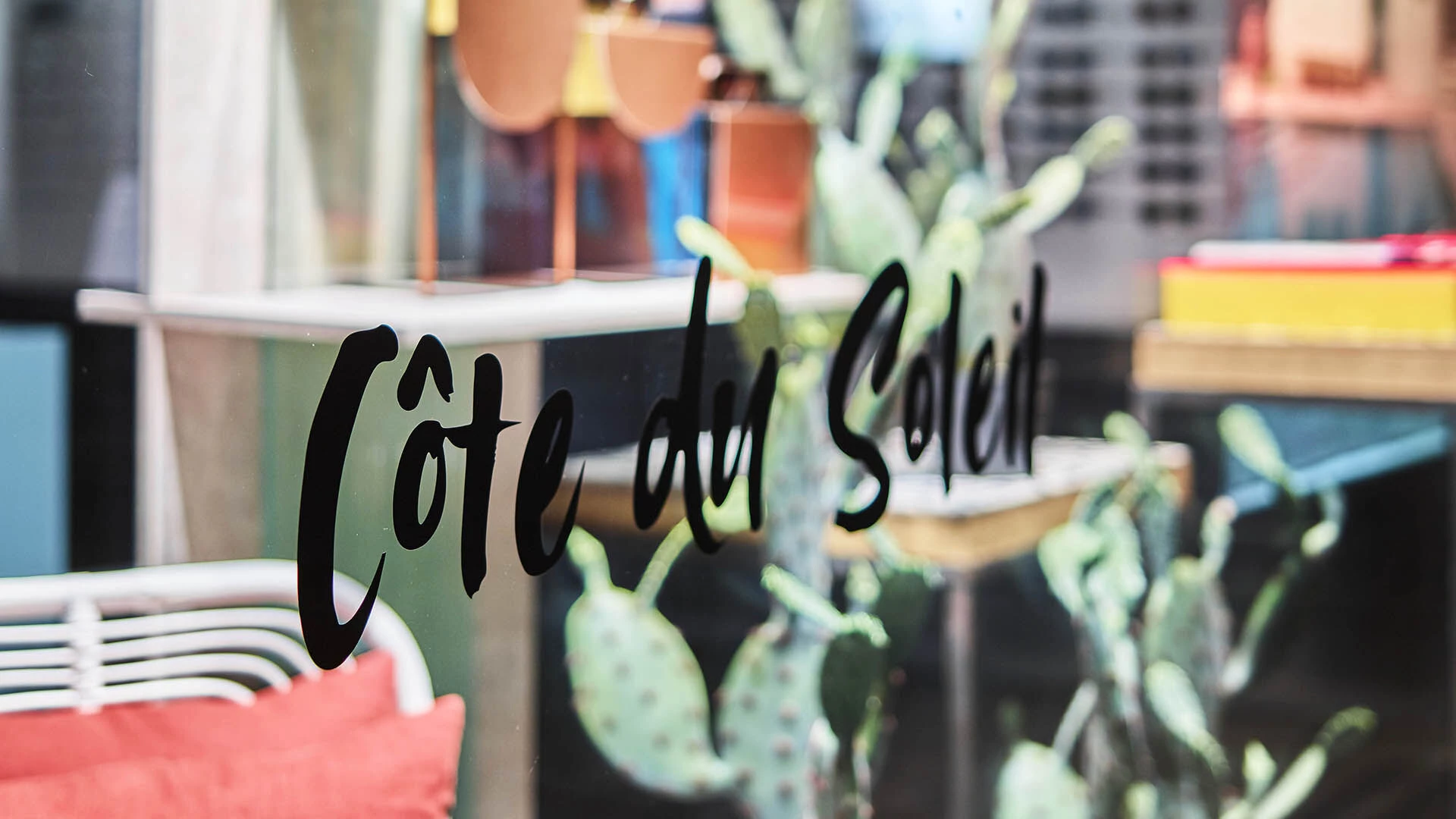 穿越时光之旅 · Côte du Soleil 零售空间设计-12