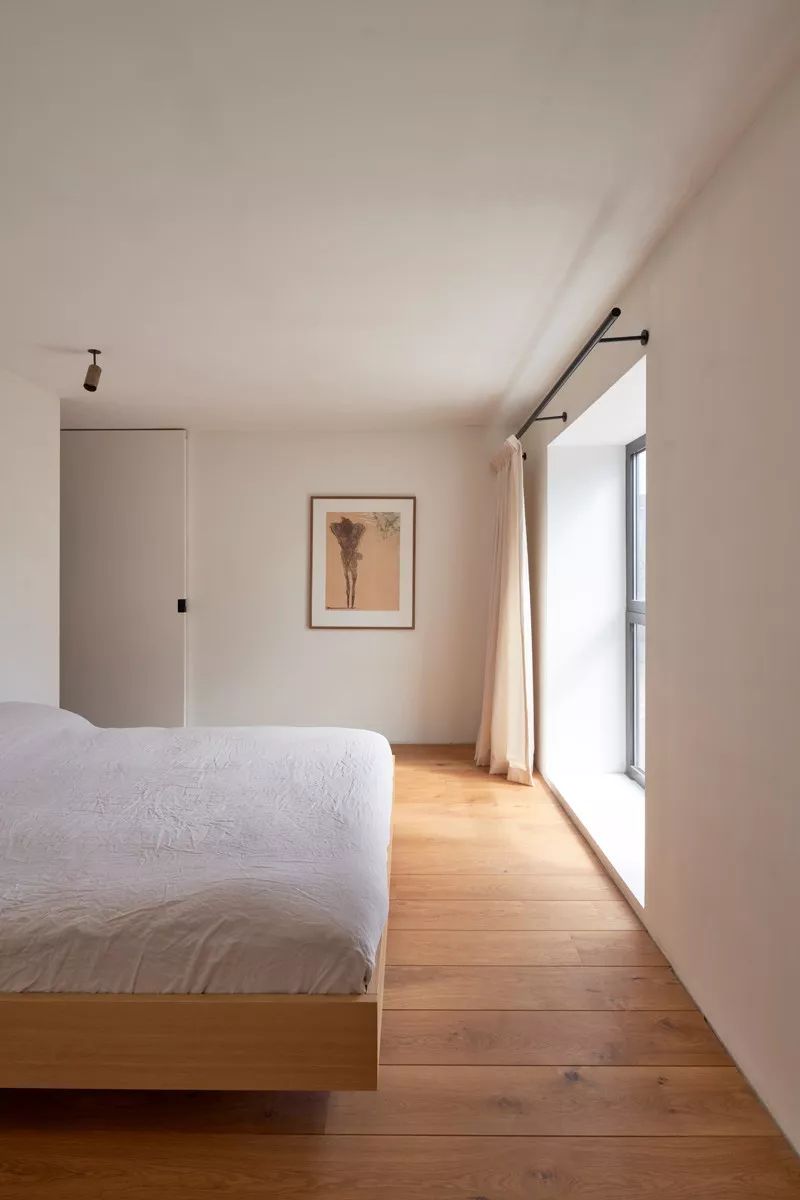 悬浮楼梯+吸引天花，给人最纯净感受的 LOFT 设计-53