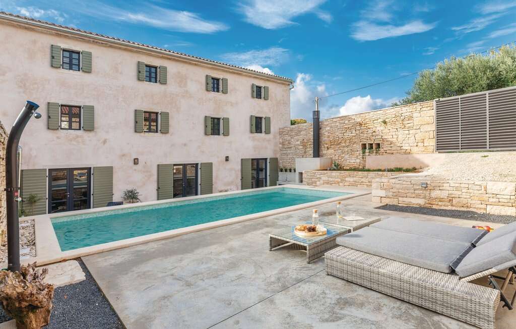 克罗地亚地中海别墅 | 传统与现代的完美结合-4