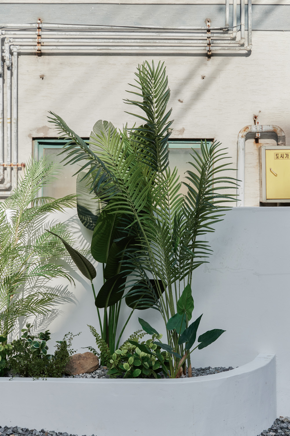 白色与木质，打造极简咖啡厅之美-14