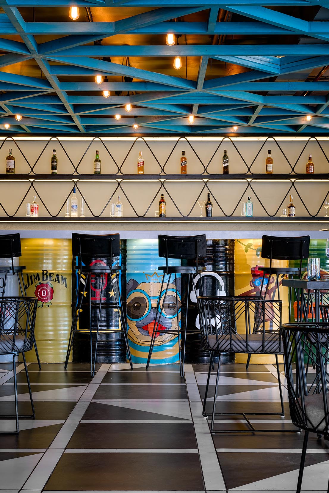 破壁而出 · 废旧材料打造的创意餐厅-14