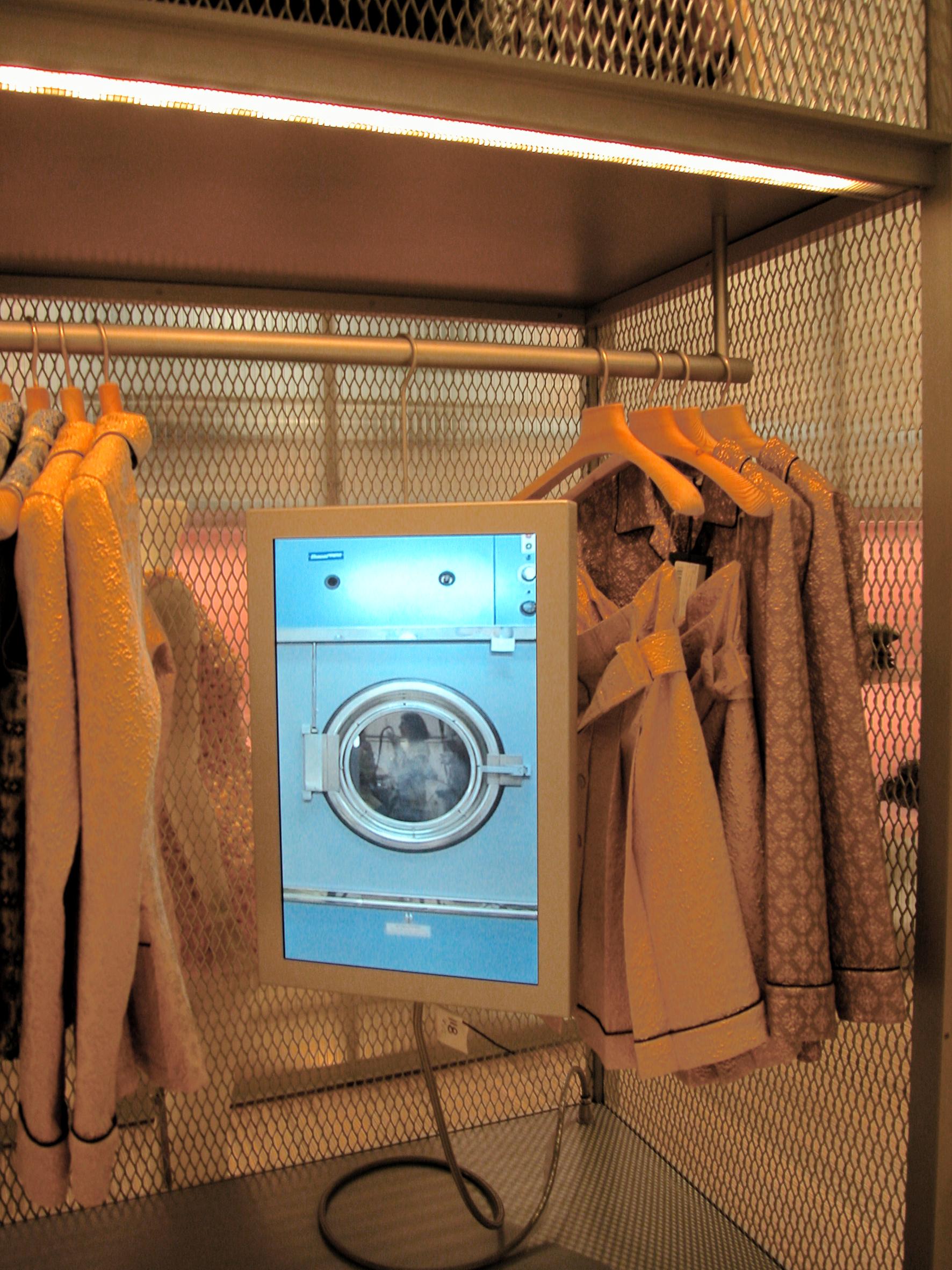 Prada 纽约旗舰店科技应用-3