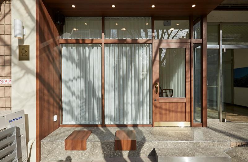 温馨 15 坪咖啡厅，打造浪漫氛围-2