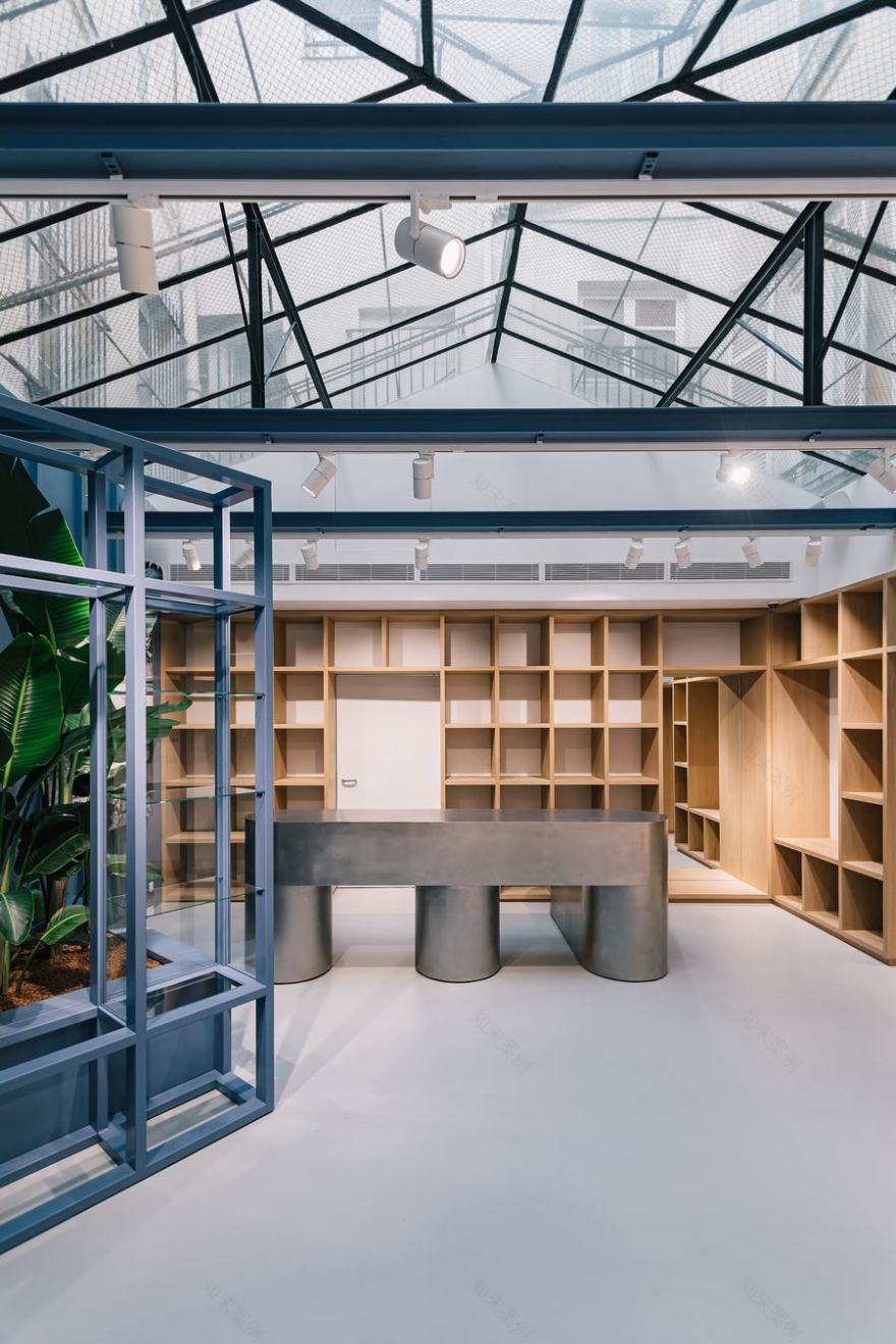 潮流品牌stussy(斯图西)最新巴黎店,坚持了品牌的身份,同时适应当地 - 米尚丽零售设计网 MISUNLY- 美好品牌店铺空间发现者-4