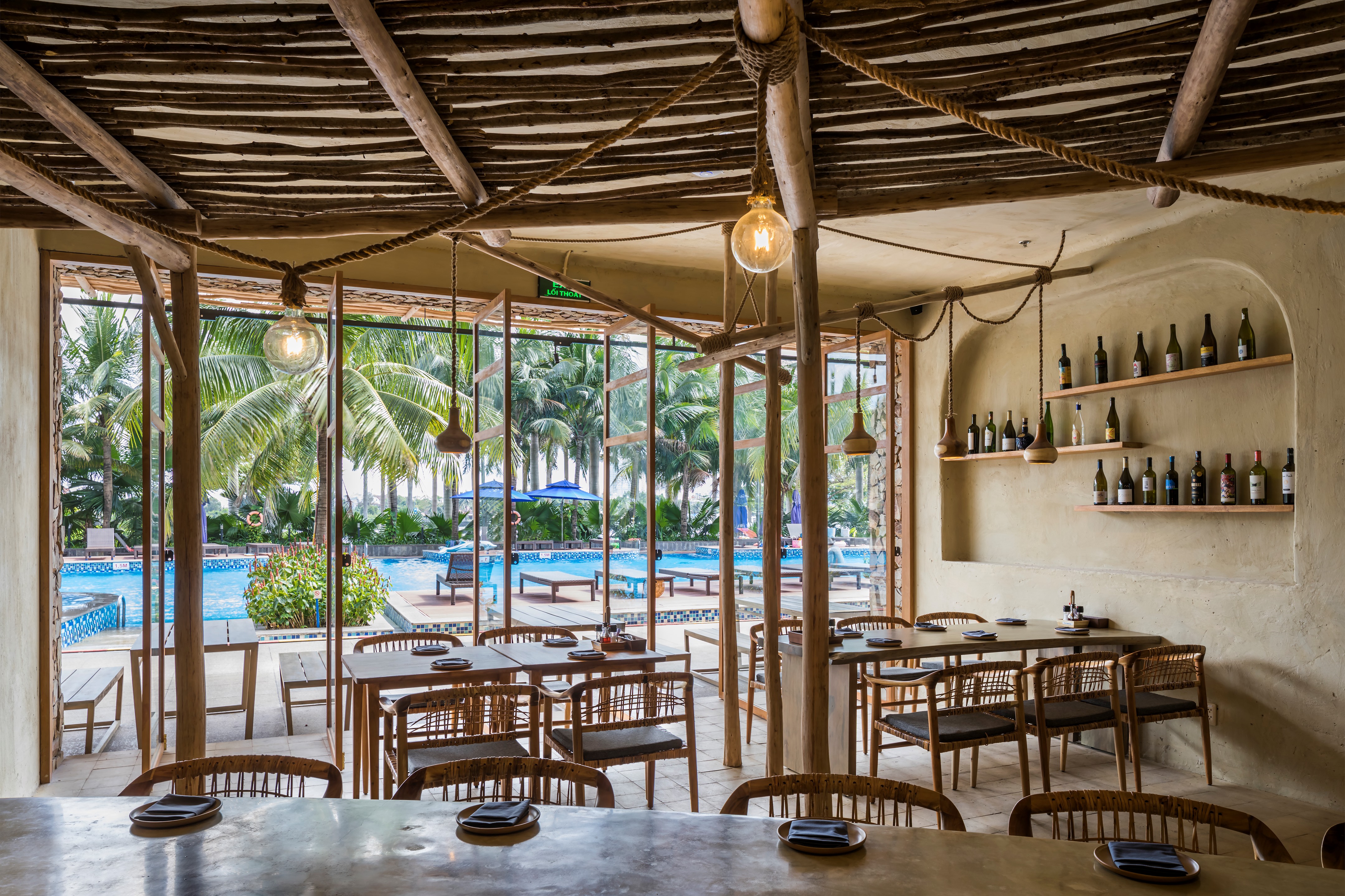 越南"Pizza 4P's"餐厅设计 · 海边别墅中的自然优雅-40