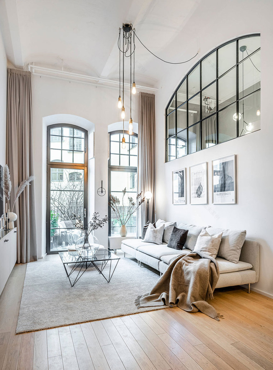 工业风独户公寓,超高天花板与私人露台-2