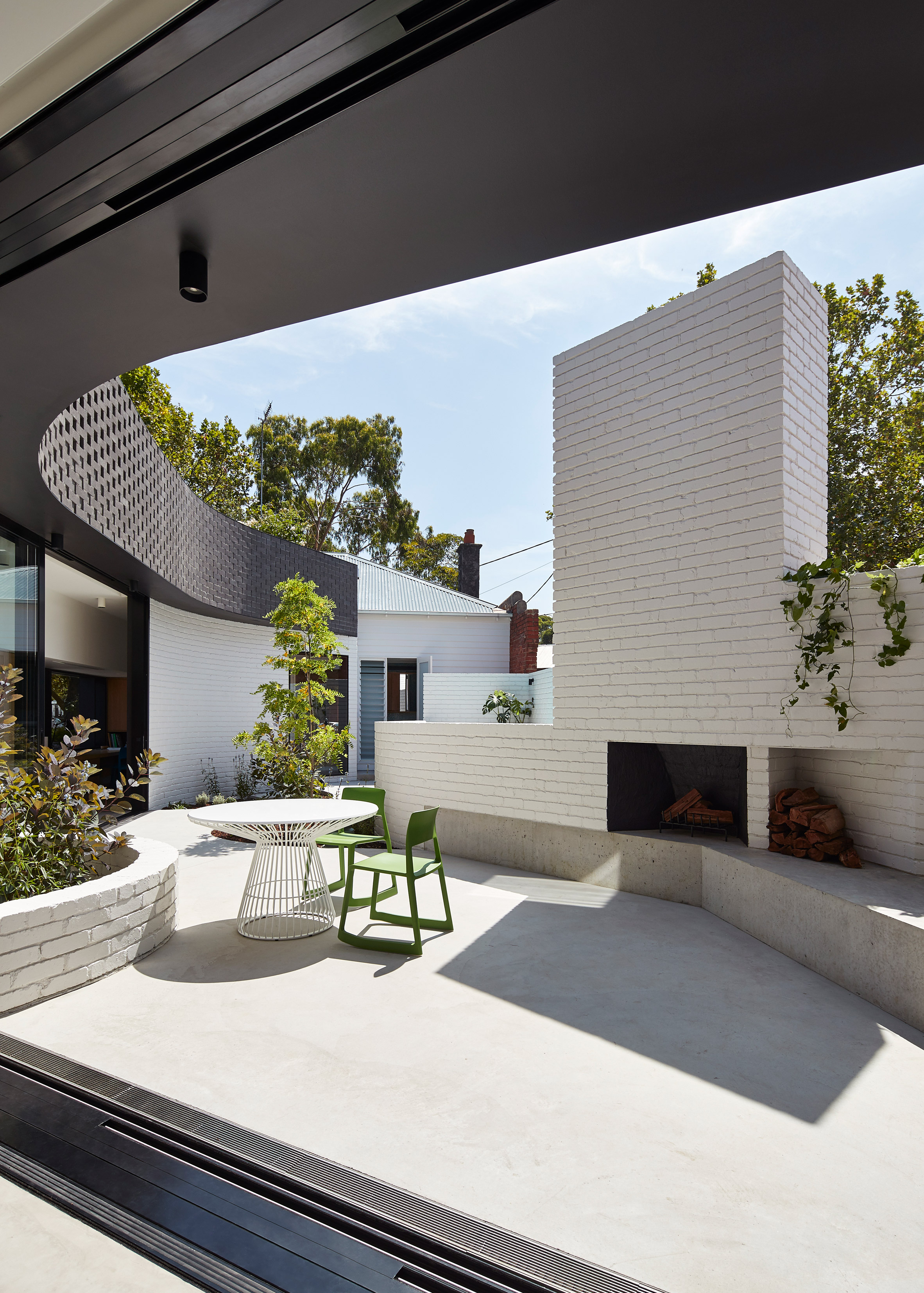 Perimeter House encloses private courtyard and swimming pool in Melbourne-13