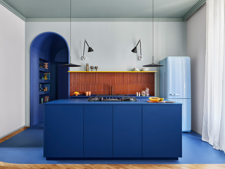 Цвет в интерьере: красочный таунхаус в Восточном Лондоне-15