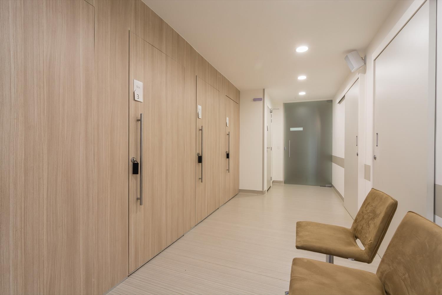 Clínica Fonte Imagem 的现代医疗空间-14