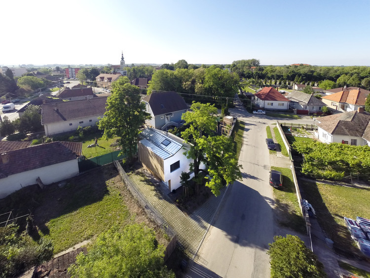 斯洛伐克小村庄里的绿色环保之家-2