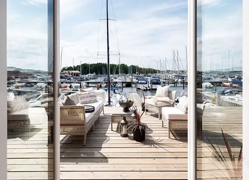 海边 15m²迷你小屋,纯白 Scandi 风设计惊艳-12