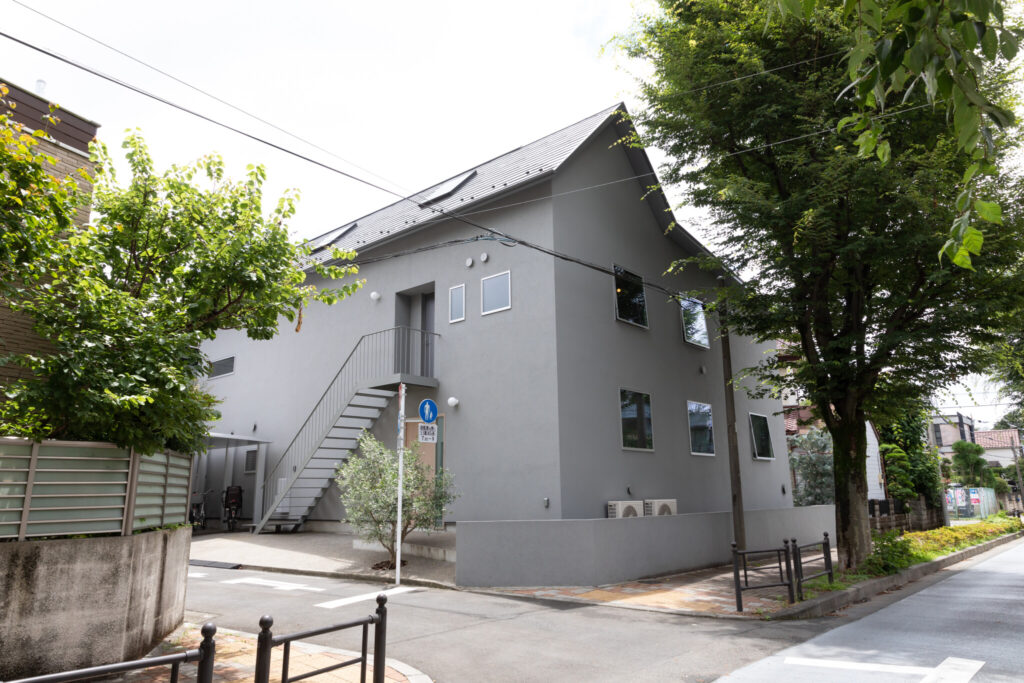 物語のあるものに囲まれて　多様な素材使いが生み出す愛着がわく独自の空間 | Style of Life | 100%LiFE-2