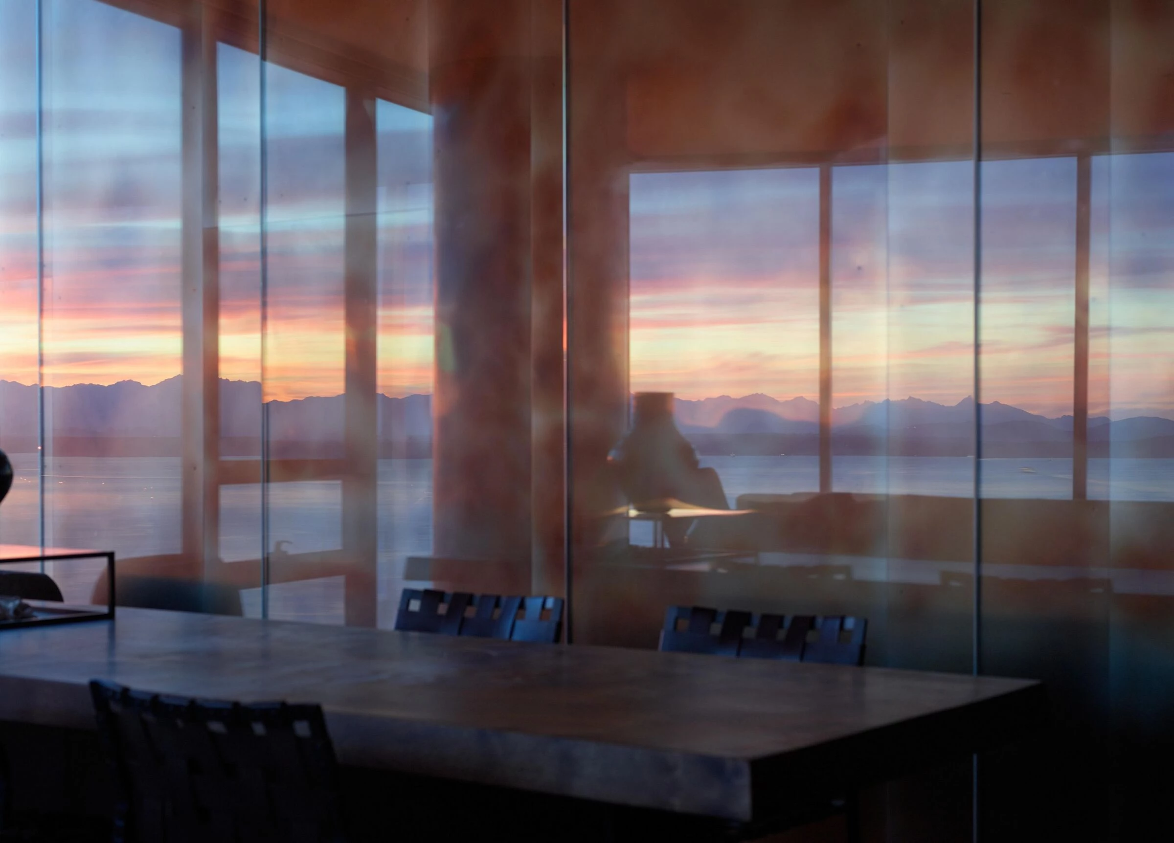 Seattle 海景公寓的精致艺术空间-40