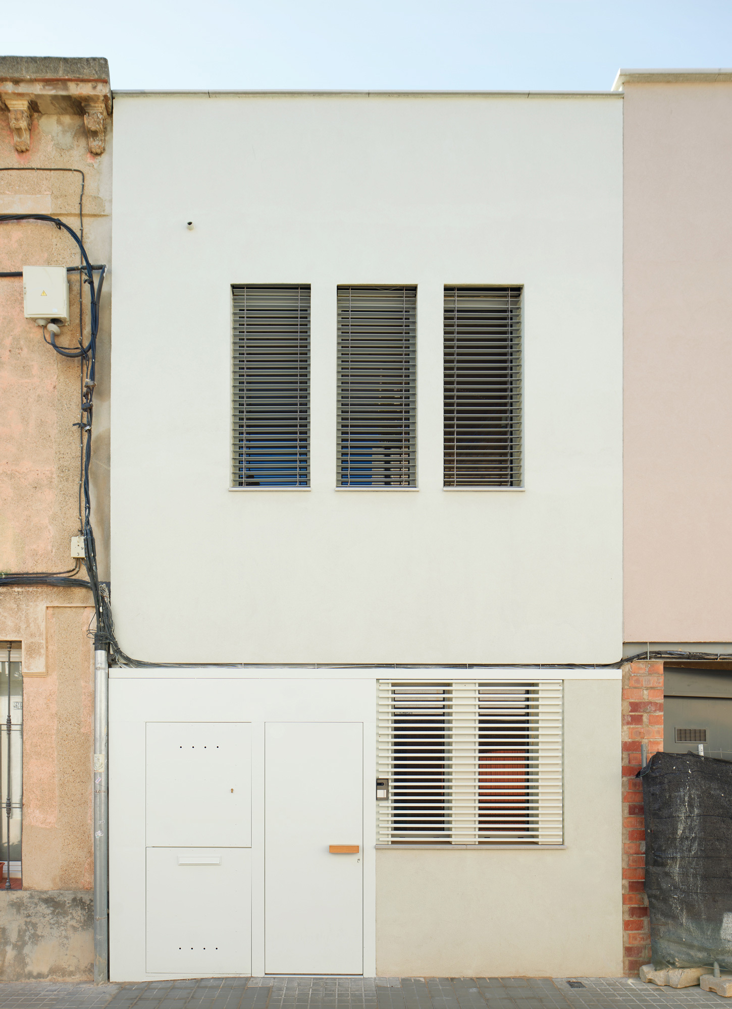 115ARI Single-Family Home Between Party Walls in Sabadell / Vallribera Noray Arquitectes-11