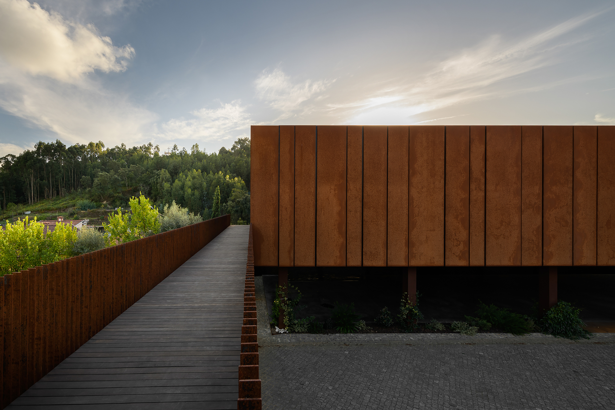 Suspended Matter Box Cultural Center / MMVARQUITECTO-11