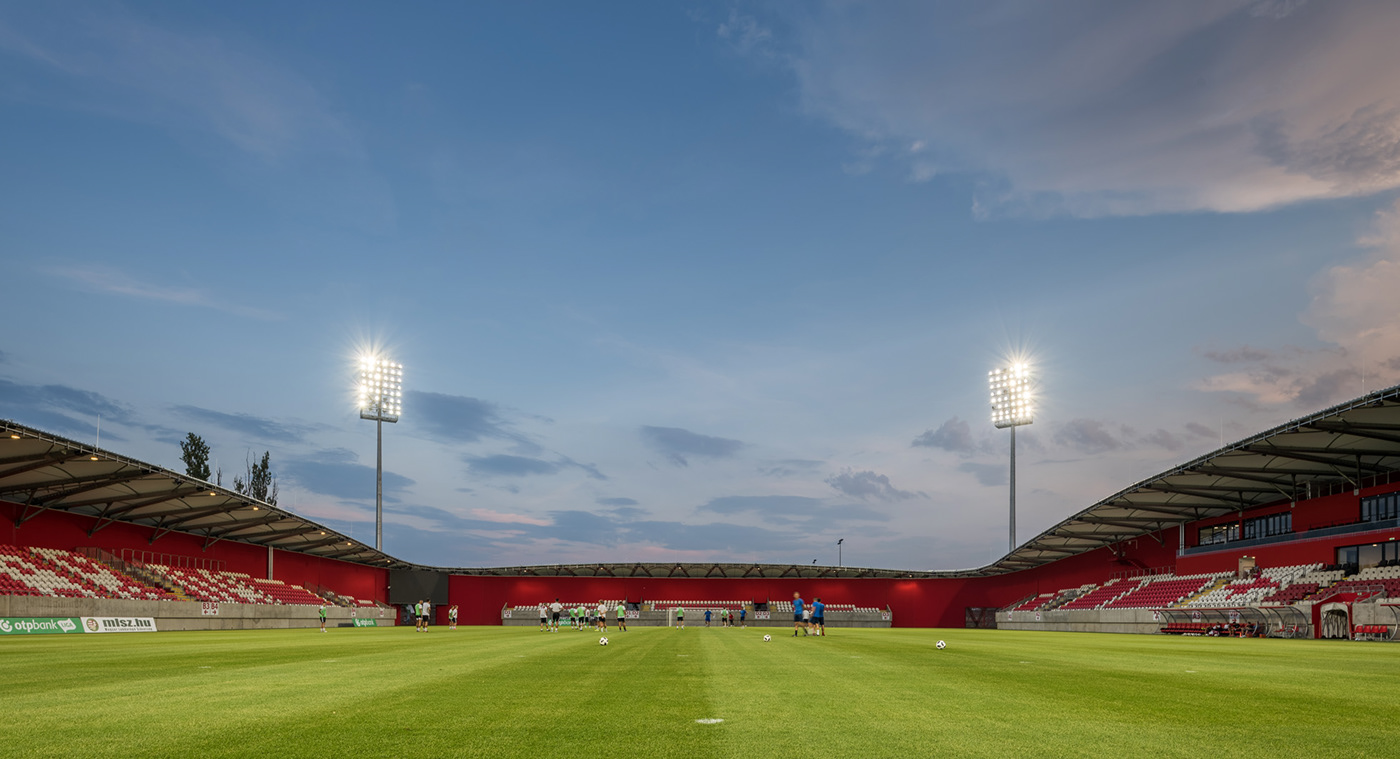 匈牙利体育馆空荡荡的看台-10