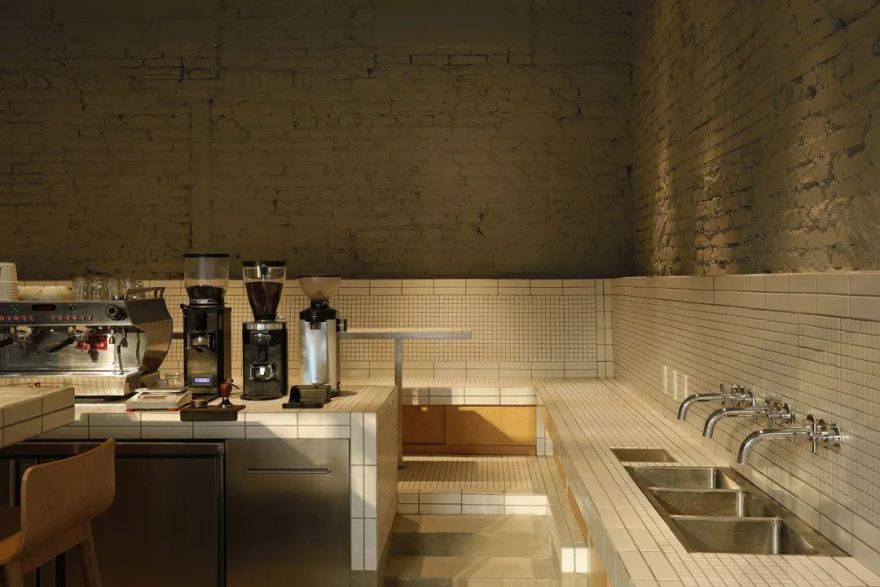 减弱观看者对空间进行“风格化”归类的急迫感,转而关注材料的“趣味”-22