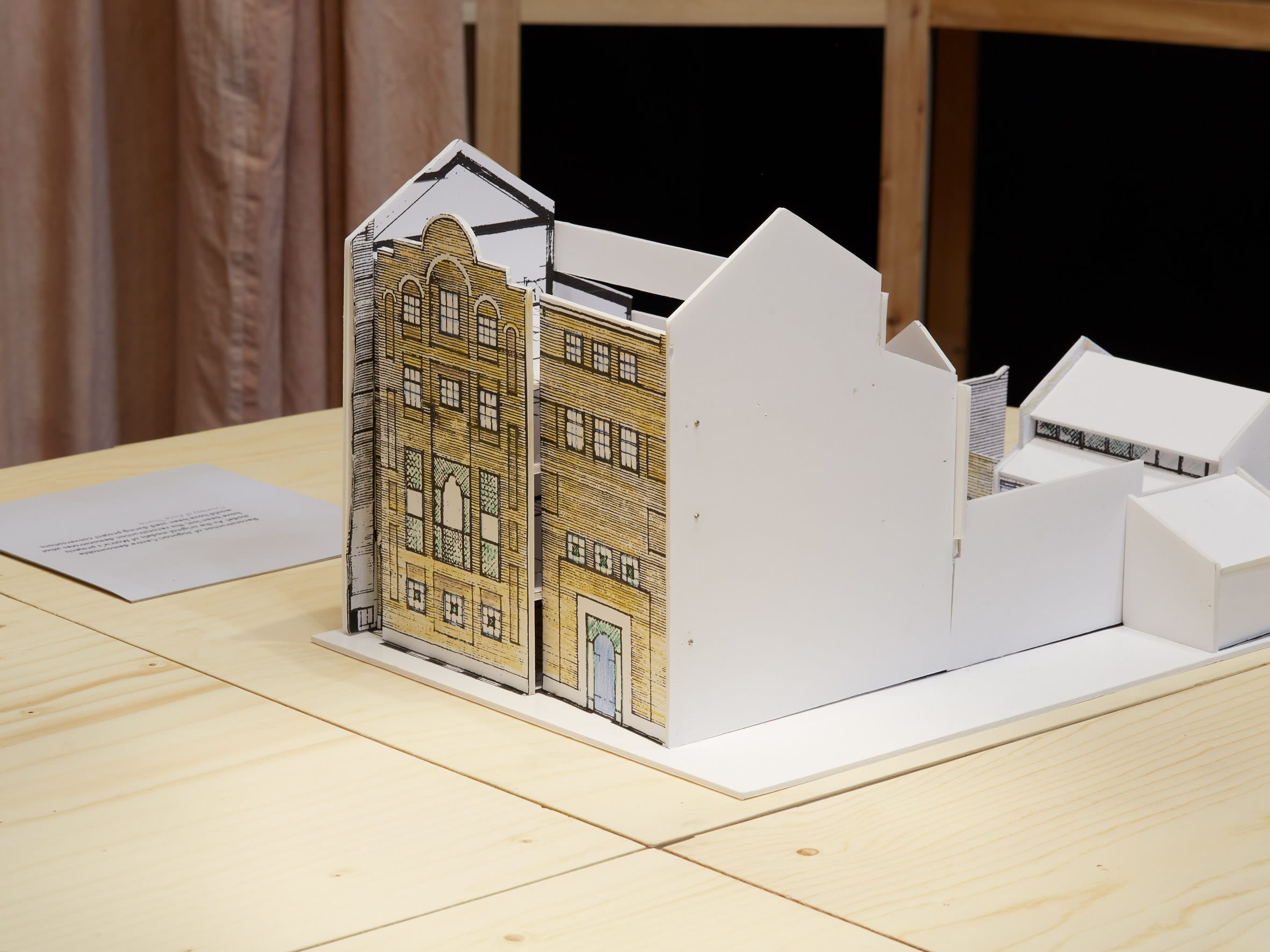 重审 80 年代伦敦女权主义设计团队 Matrix-19