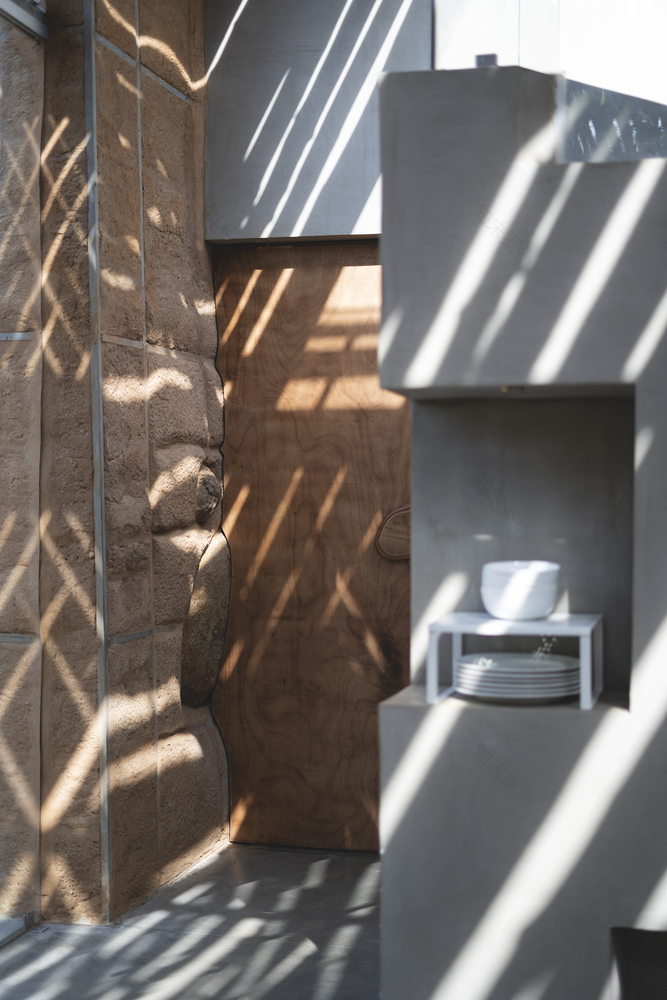 隐于印度荒野的生态友好石墙别墅丨Mitti-44