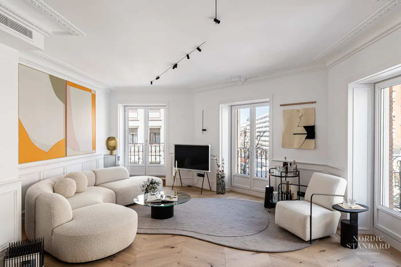 马德里传统建筑中的北欧风格舒适公寓-1