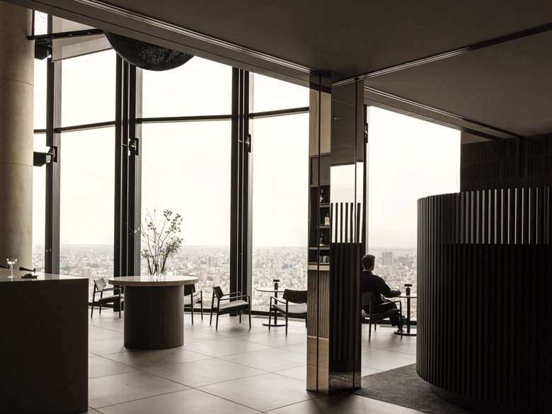 传统现代文化结合的japandi风酒店顶楼寿司餐厅和水疗中心设计-14