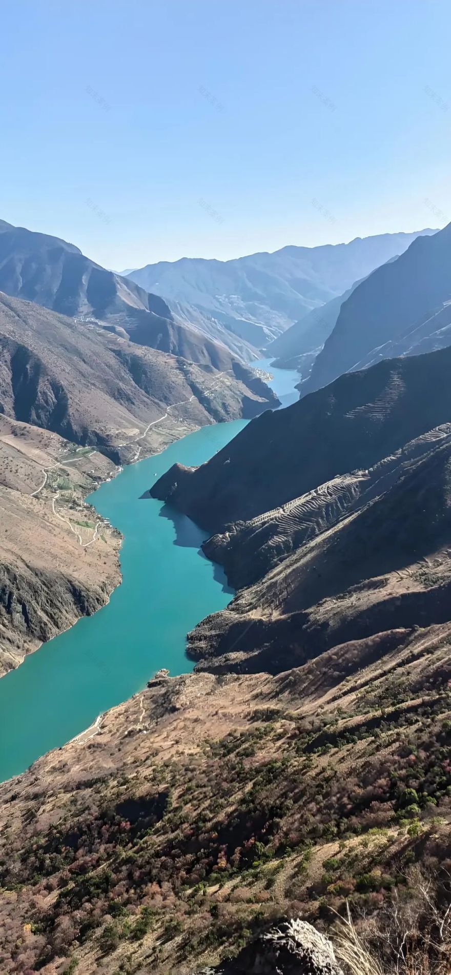 金沙江秘境:当建筑艺术邂逅江畔奇峰,能否成就自然人文传奇?|AD国际设计-4