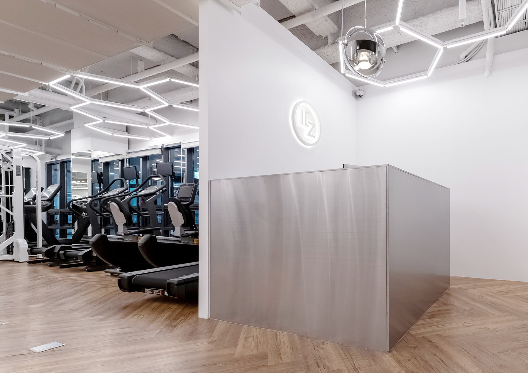 简约时尚的 88 平米 filates&PT 专卖店设计-7