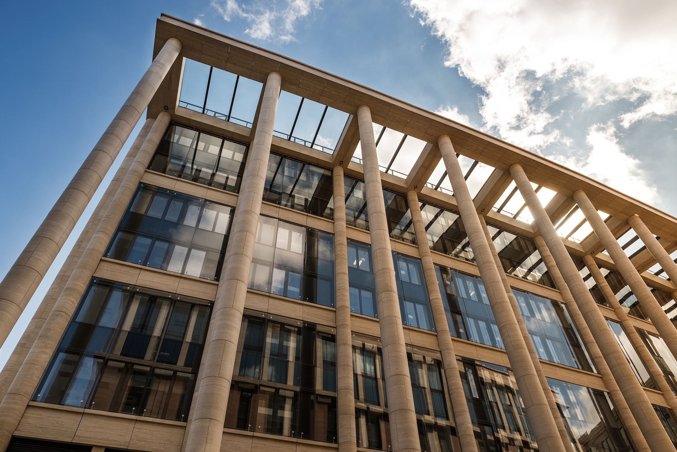 Àäìèíèñòðàòèâíûé è îáùåñòâåííî-äåëîâîé êîìïëåêñ «Íåâñêàÿ ðàòóøà»-20