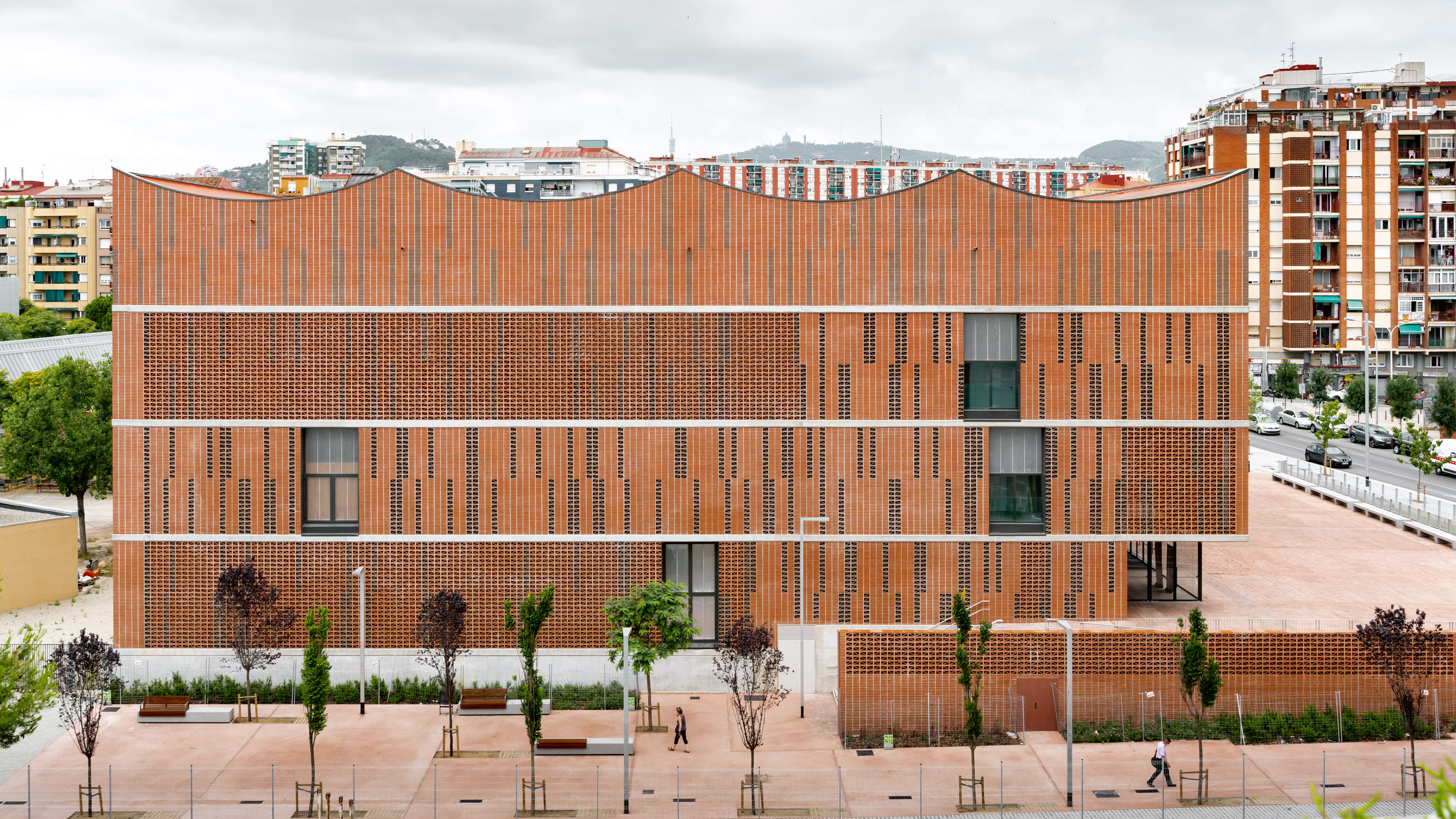 巴塞罗那地下的运动中心-0