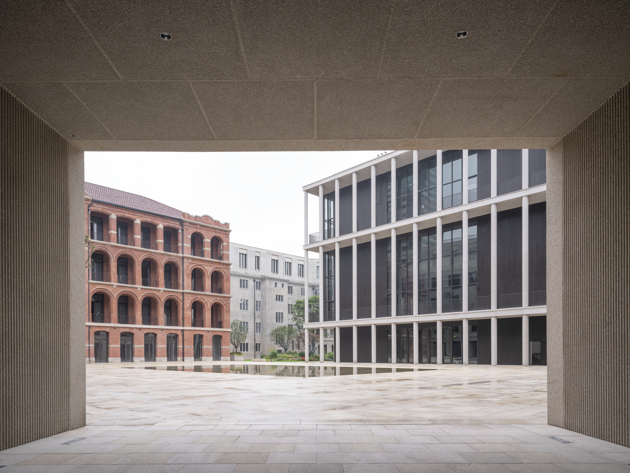 外滩城市规划展示馆广场（注：一般City Hall在国内语境结合外滩场景可能指上海城市规划展示馆，当然若结合具体准确背景有其他所指需相应调整） 丨中国上海-15