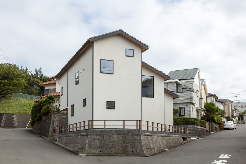 プライバシーと開放感を両立 二重の凸型形状がもたらす起伏ある大空間 | Style of Life | 100%LiFE-0