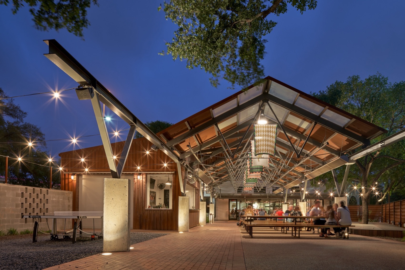 Easy Tiger烘焙店与啤酒花园The Linc分店丨美国奥斯汀丨Furman & Keil Architects-3