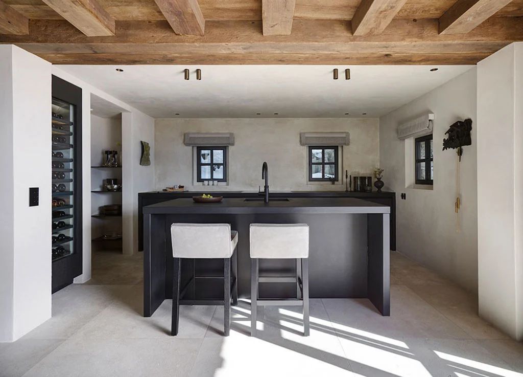 阿尔卑斯山韦尔比耶滑雪小镇山顶克制与严格兼具的度假屋-5