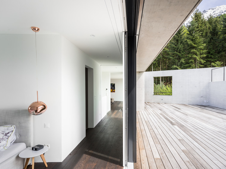 森林边缘的三角形诗意住宅-17