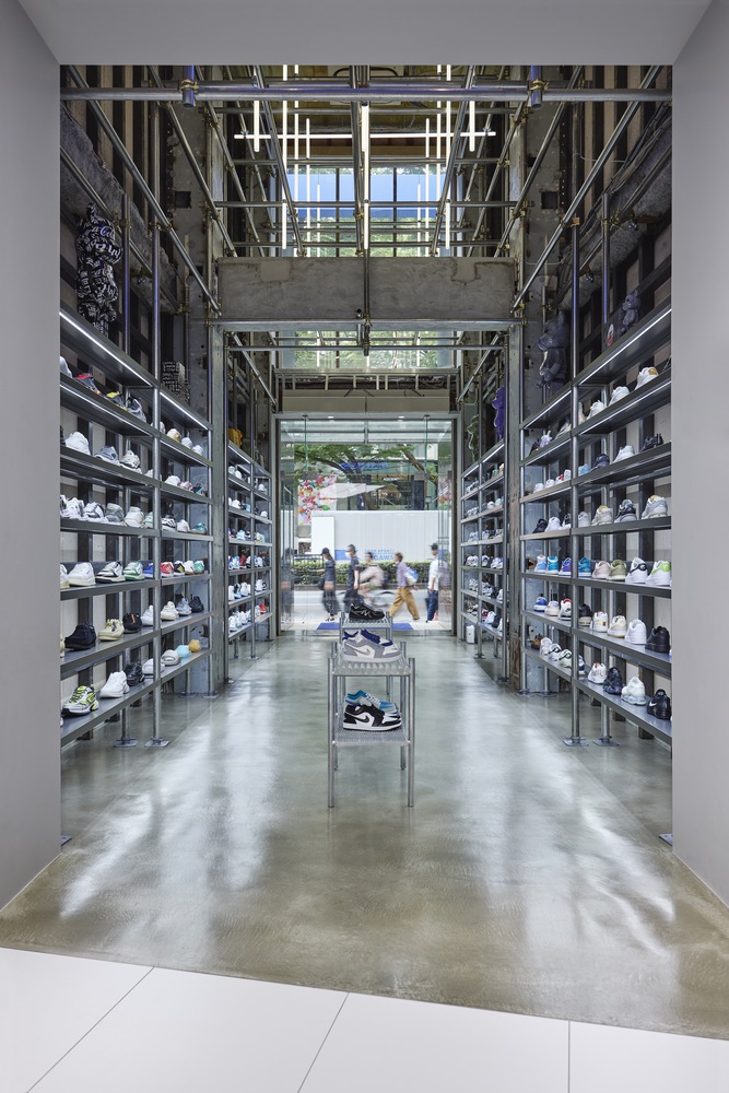 atmos BLUE Omotesando Store 室内设计丨日本东京-1