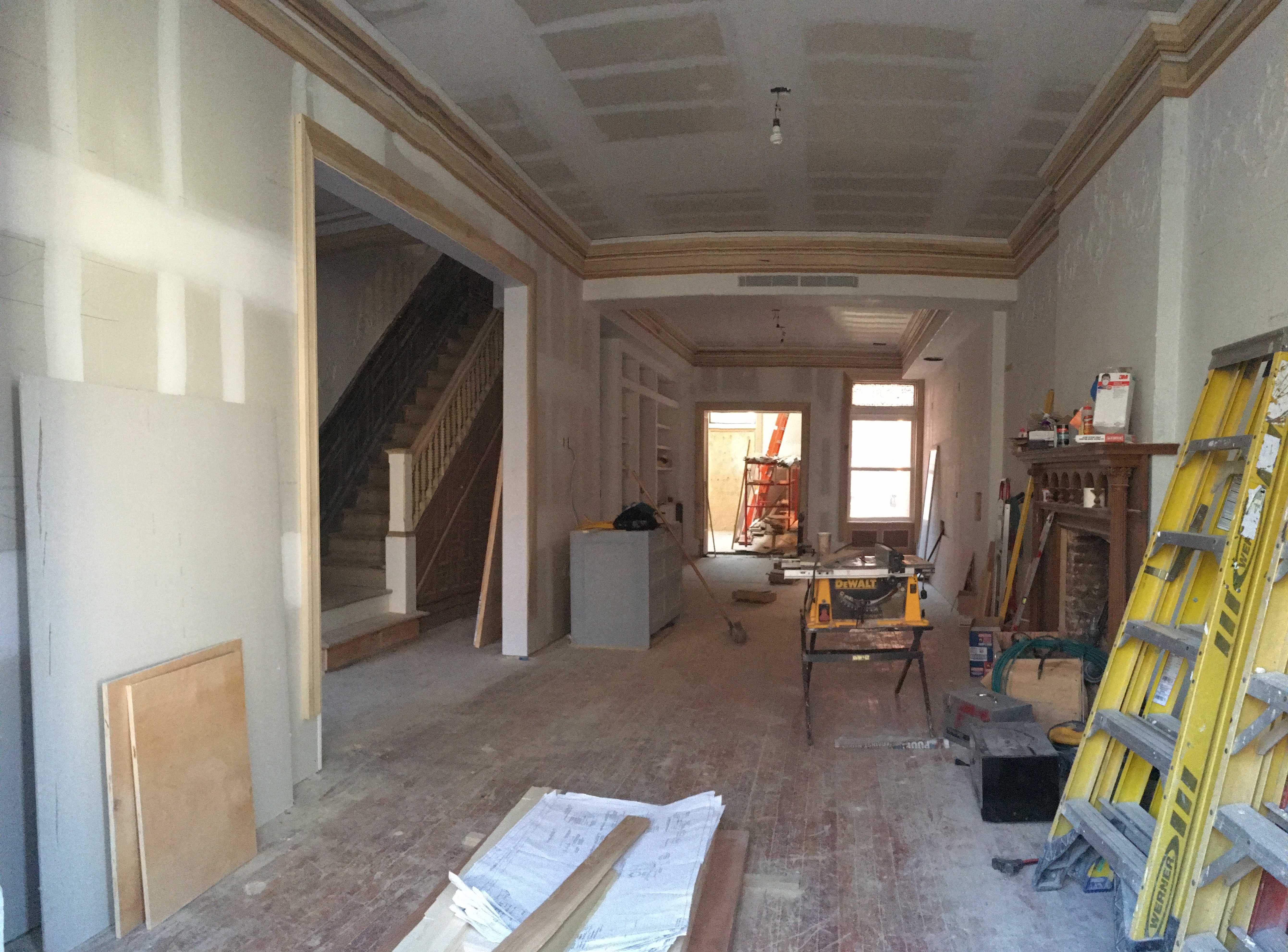 翻新褐石打造现代家庭建筑-5