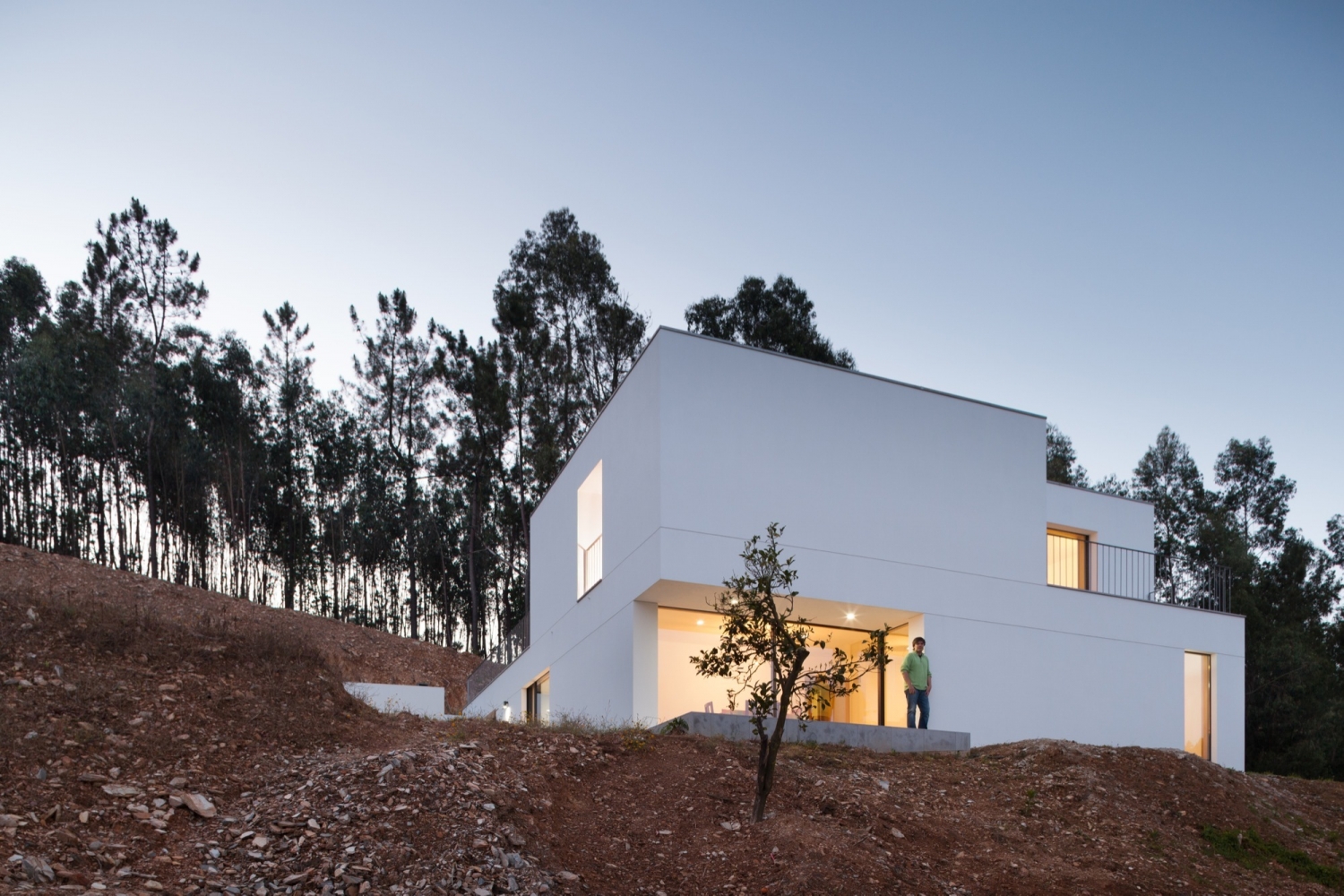 葡萄牙 Agueda 住宅——地形与空间的完美融合-26